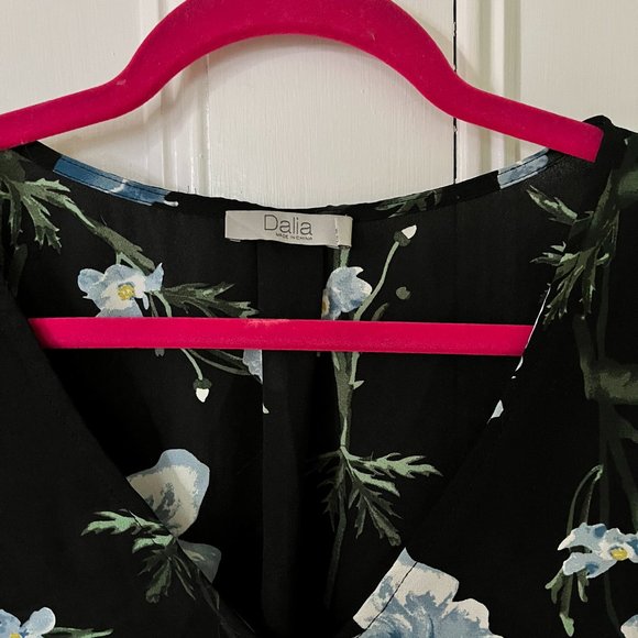 black floral flowy blouse - Picture 2 of 10